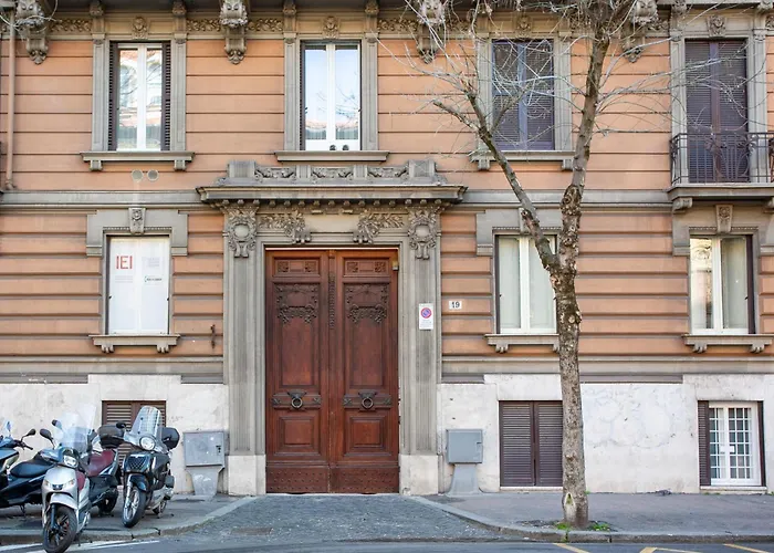 Elegance And Style Near St Peter's Rzym